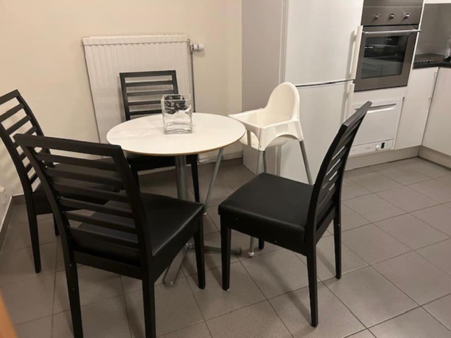 Apartamento Laegenhet Pa Landet Naera Stan Jonsered Exterior foto